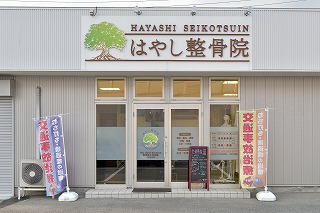 整形外科で「異常なし」と 言われた首の痛み… ******交通事故のむちうちに悩んだら 知っておくべきこと☝️